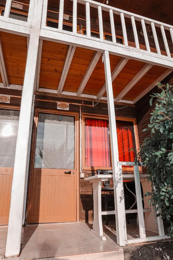 Plazhi Gjeneralit - Small Cabins - Bungalows - Apartaments - Villas - Suite Kavaje Eksteriør billede