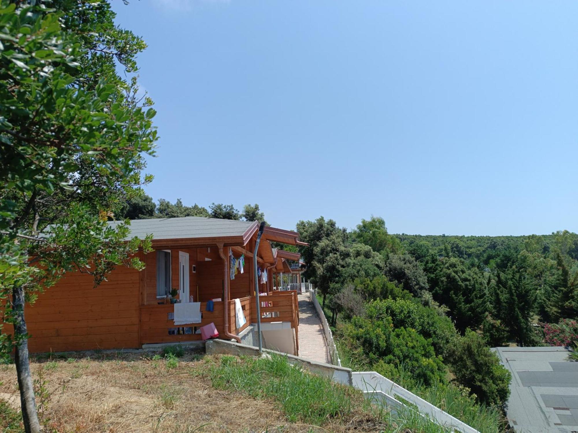 Plazhi Gjeneralit - Small Cabins - Bungalows - Apartaments - Villas - Suite Kavaje Eksteriør billede